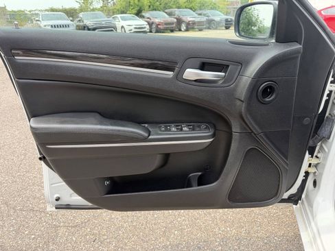 Used 2016 Chrysler 300 Limited w/ Driver Convenience Group AWD/4WD image 9