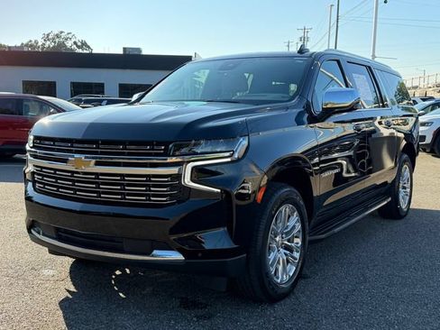 Used 2023 Chevrolet Suburban Premier w/ Premium Package 2 AWD/4WD image 9