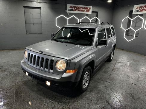 Used 2016 Jeep Patriot Sport w/ Power Value Group AWD/4WD image 2