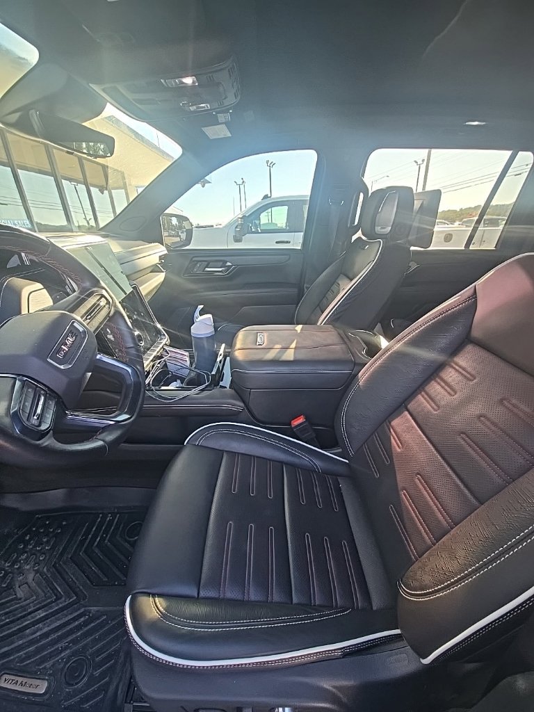 Used 2025 GMC Yukon XL AT4 Ultimate AWD/4WD image 6