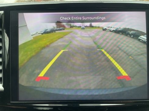 Used 2022 Chrysler Pacifica Touring-L image 26