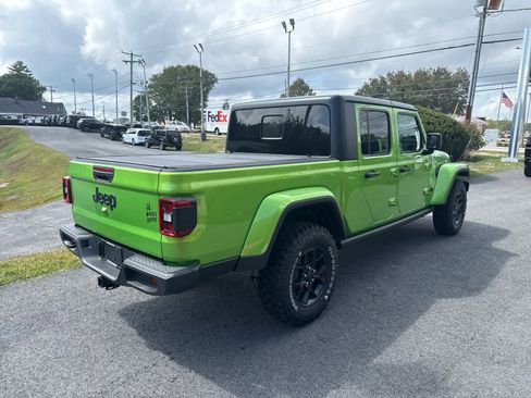 New 2025 Jeep Gladiator Sport image 9