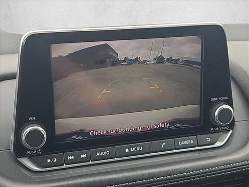 Used 2024 Nissan Rogue S FWD image 13