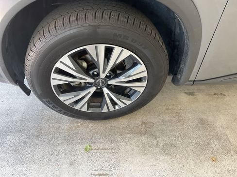 Used 2023 Nissan Rogue SV AWD/4WD image 10