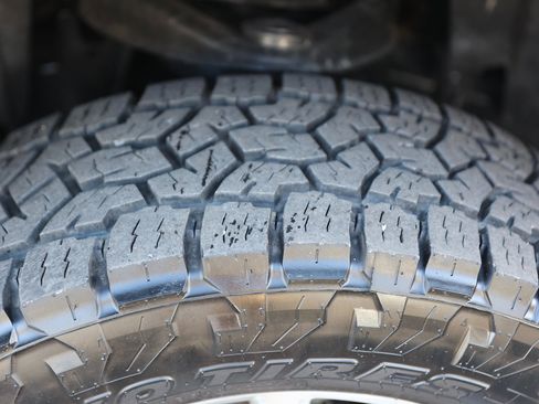 Used 2017 Nissan Titan SL image 15