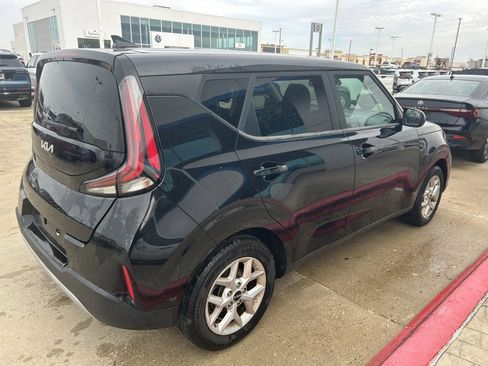 Used 2023 Kia Soul S image 11