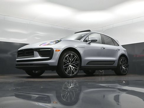 Used 2023 Porsche Macan AWD/4WD image 38