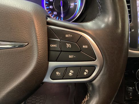 Used 2019 Chrysler 300 Limited w/ Safetytec Plus Group image 25