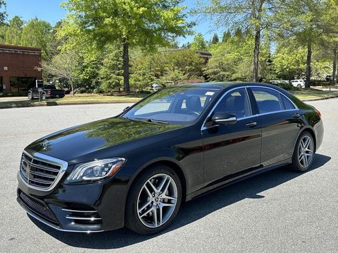 Used 2019 Mercedes-Benz S 560 Sedan image 4