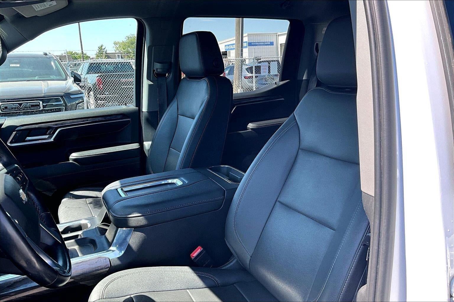 Used 2022 Chevrolet Silverado 1500 LTZ w/ LTZ Convenience Package II AWD/4WD image 23