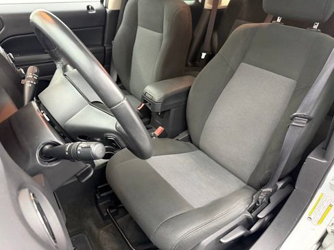 Used 2017 Jeep Patriot Latitude w/ Sun/Sound Group AWD/4WD image 23