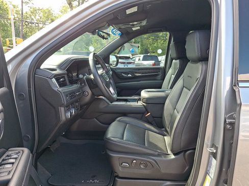 Used 2024 GMC Yukon Denali w/ Advanced Technology Package AWD/4WD image 14