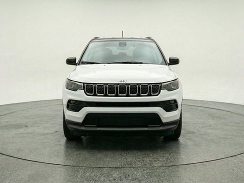 Used 2025 Jeep Compass Limited AWD/4WD image 2
