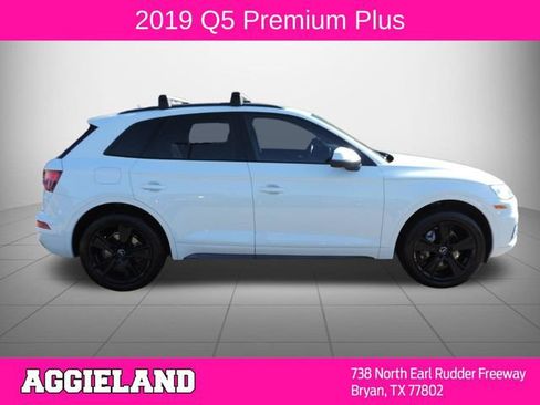 Used 2019 Audi Q5 2.0T Premium Plus w/ Premium Plus Package AWD/4WD image 2