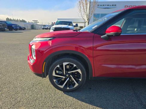 Used 2024 Mitsubishi Outlander SE image 6