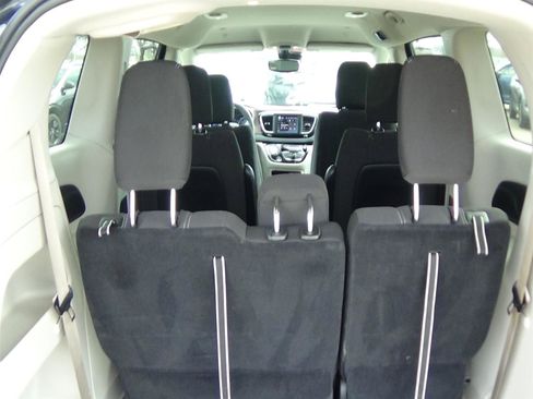 Certified 2023 Chrysler Voyager LX FWD image 11