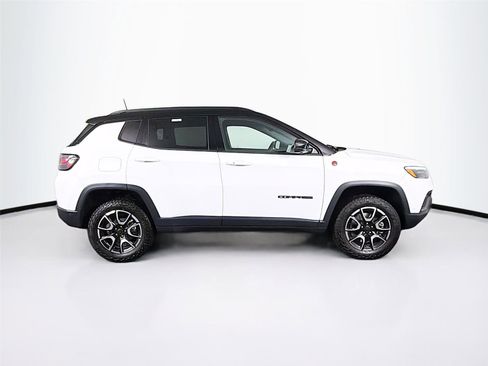 Used 2025 Jeep Compass Trailhawk w/ Trailhawk Elite Group AWD/4WD image 8