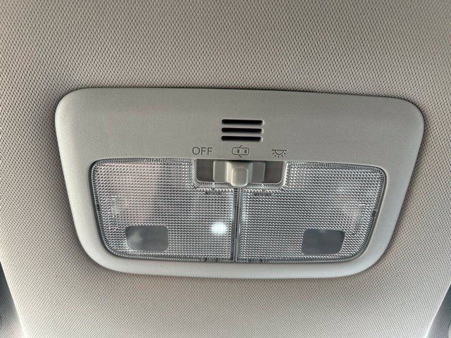 Used 2017 Toyota Corolla LE w/ Carpet Mat Package (TMS) FWD image 31