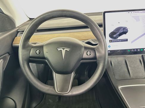 Used 2021 Tesla Model Y Long Range AWD/4WD image 17
