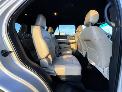 Used 2017 Ford Explorer XLT w/ Equipment Group 202A image 19