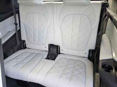 Used 2025 BMW X7 xDrive40i w/ M Sport Package image 16