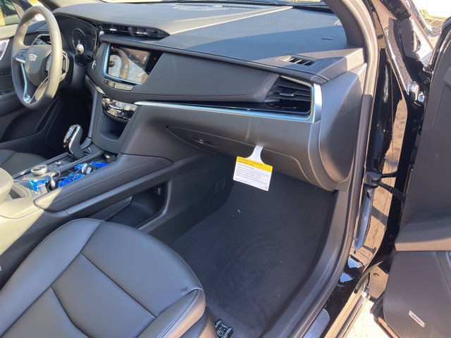 New 2025 Cadillac XT6 Luxury FWD image 36