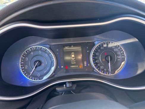 Used 2015 Chrysler 200 Limited image 5