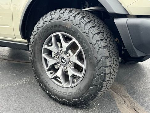 Used 2025 Ford Bronco Badlands image 23