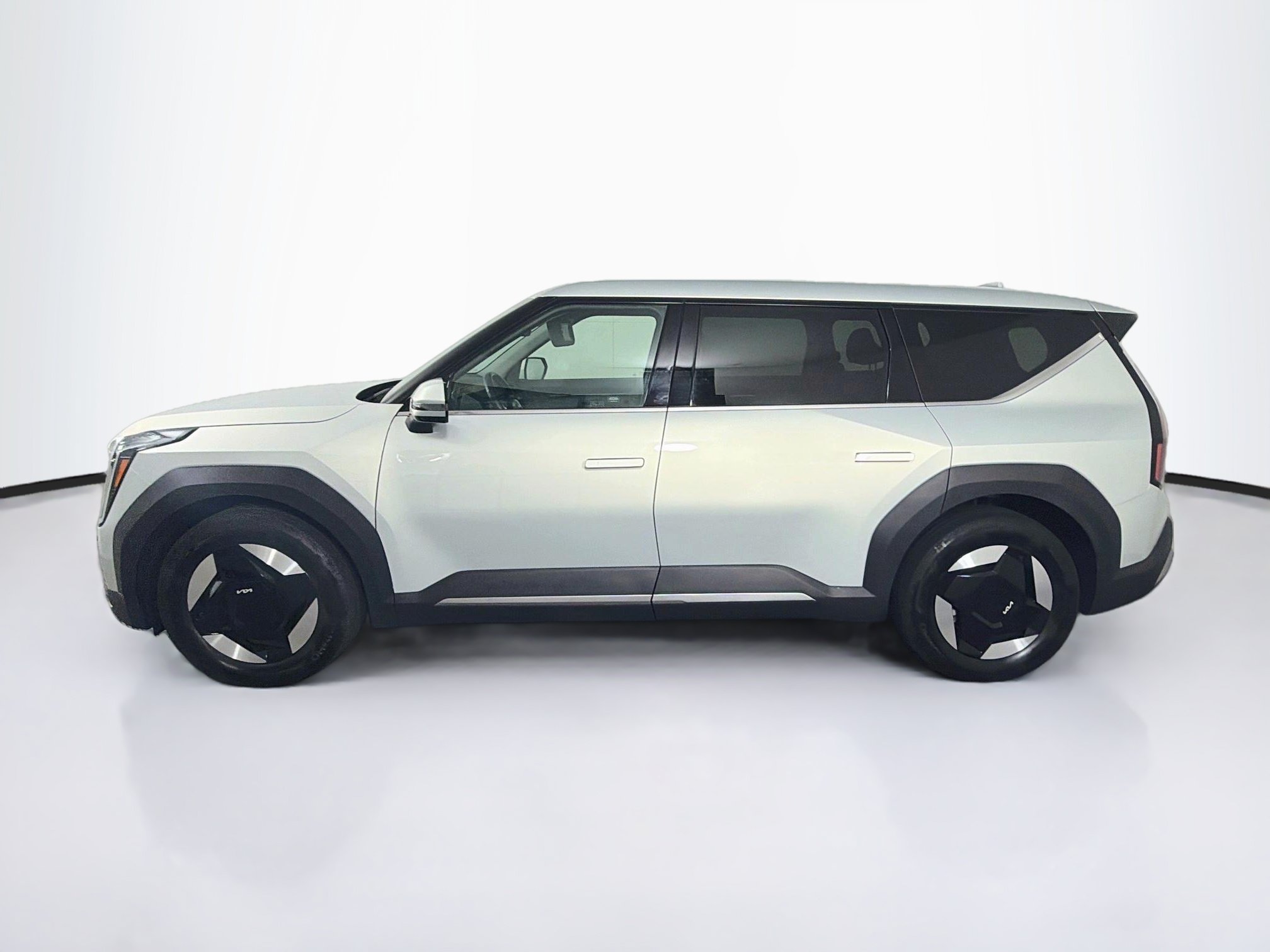 Used 2024 Kia EV9 Light Long Range RWD image 4
