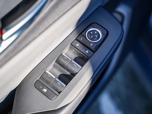 Certified 2024 Toyota Prius XLE image 21