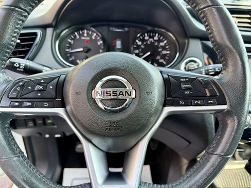 Used 2017 Nissan Rogue SV AWD/4WD image 12