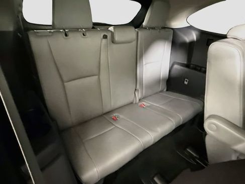 Used 2023 Toyota Highlander Platinum FWD image 27