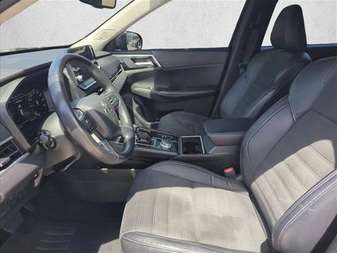 Used 2023 Mitsubishi Outlander SE AWD/4WD image 16