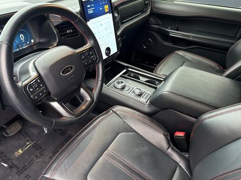 Used 2022 Ford Expedition Limited image 4