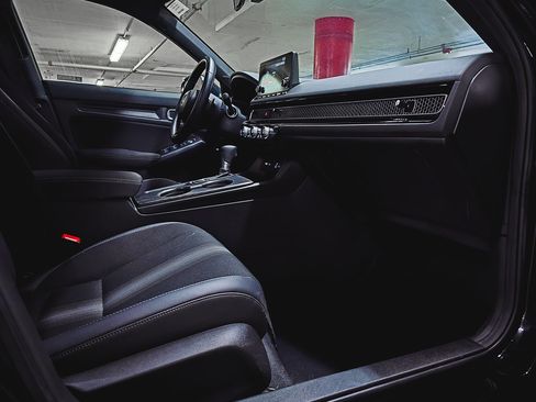 Used 2025 Honda Civic Sport image 33