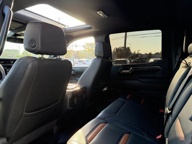 Used 2024 GMC Sierra 1500 AT4 w/ AT4 Premium Package AWD/4WD image 6