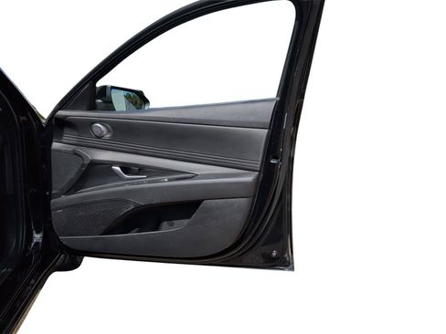 Used 2023 Hyundai Elantra Limited FWD image 16