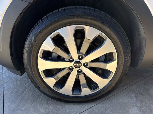 Used 2022 Kia Telluride EX w/ EX Premium Package image 10