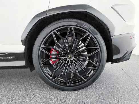 Used 2025 Lamborghini Urus SE AWD/4WD image 32