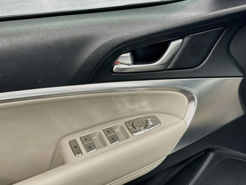 Used 2025 Genesis G70 2.5T RWD image 15