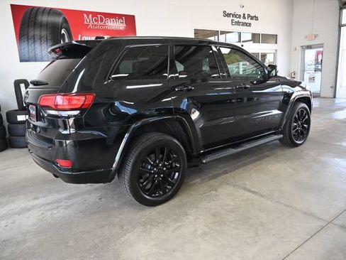 Used 2018 Jeep Grand Cherokee Altitude AWD/4WD image 5