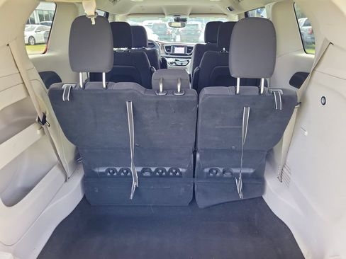 Used 2023 Chrysler Voyager LX FWD image 10