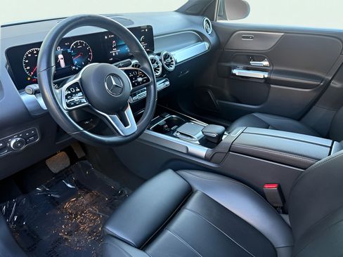 Used 2022 Mercedes-Benz GLB 250 4MATIC w/ Premium Package Lite image 16