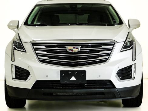Used 2019 Cadillac XT5 Premium Luxury FWD image 2