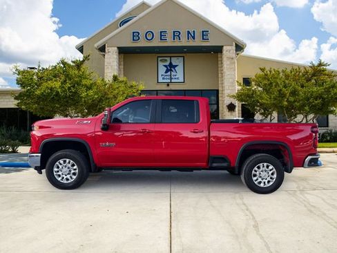 Used 2024 Chevrolet Silverado 2500 LT w/ Texas Edition AWD/4WD image 2