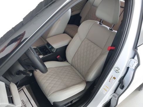 Used 2024 Mitsubishi Outlander 4WD Plug-In Hybrid image 22