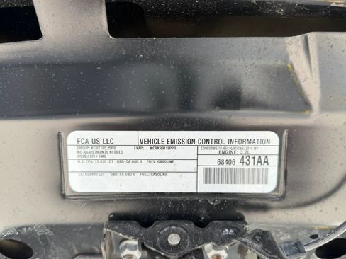 Used 2019 Jeep Cherokee Trailhawk w/ Cold Weather Group image 10