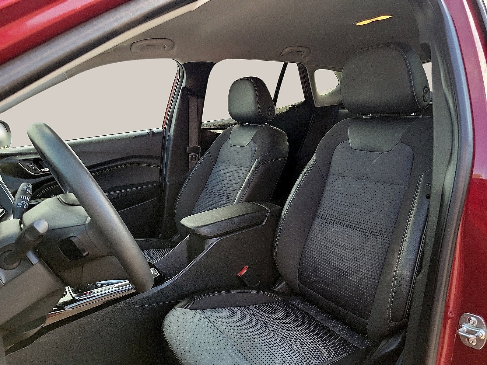 Used 2025 Chevrolet Trax LT FWD image 11