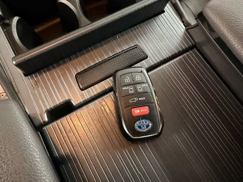 Used 2023 Toyota Sienna XSE image 26