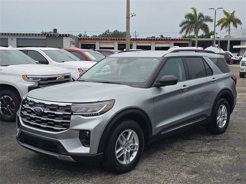 Used 2025 Ford Explorer Active w/ Active Comfort Package image 32